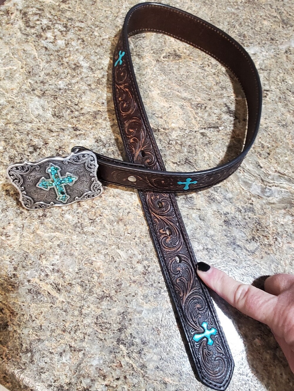 NOCONA WESTERN LADIES BELT SZ 26. LEATHER. TURQUISE. CROSS